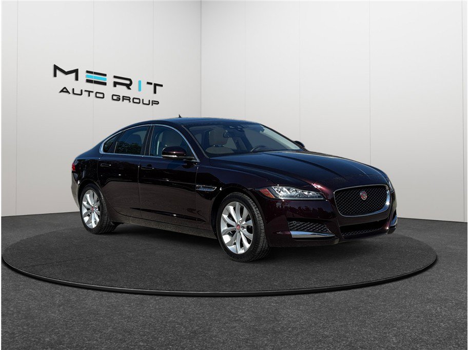 Used 2018 Jaguar XF Premium image 1