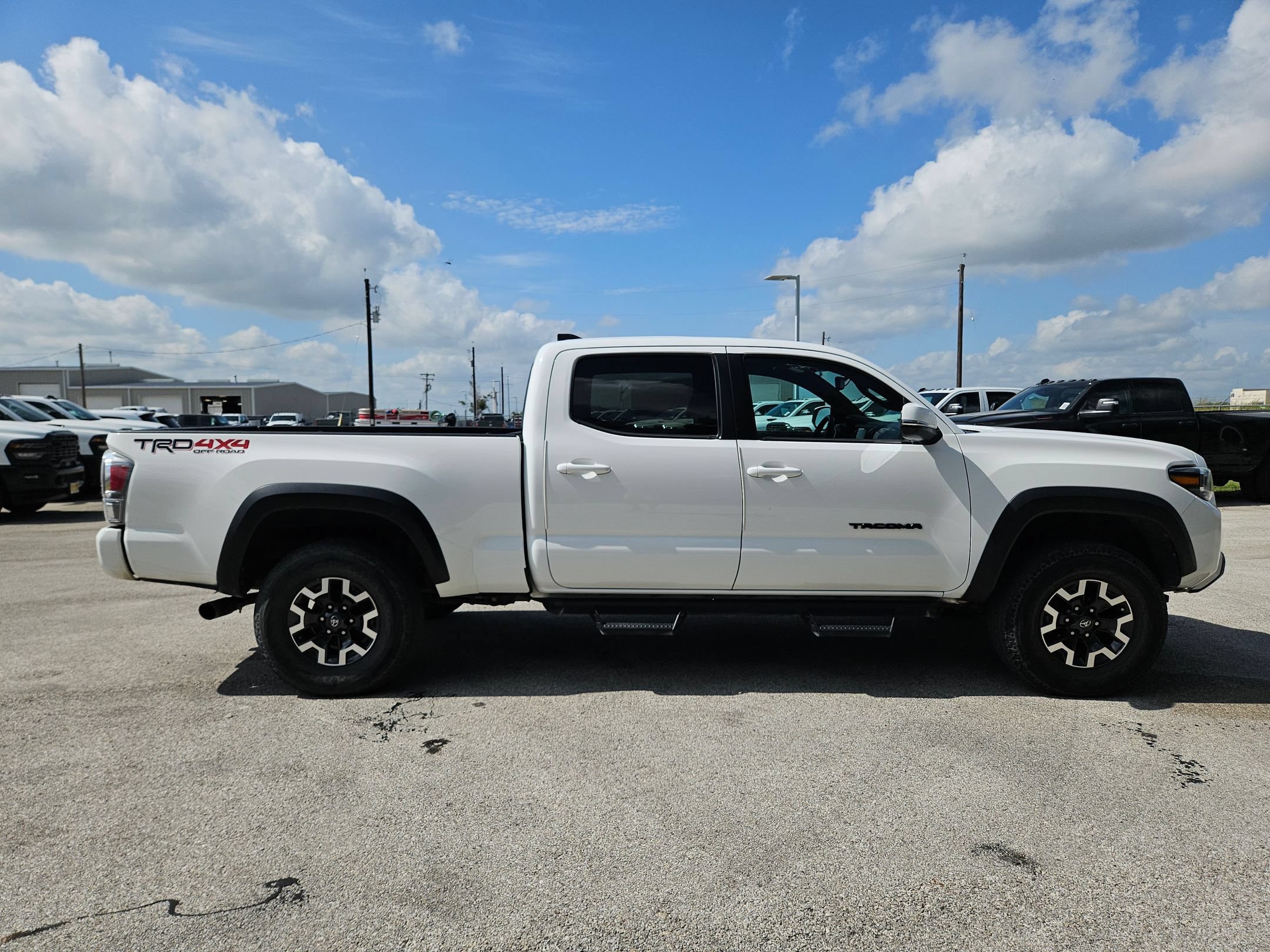 Used 2021 Toyota Tacoma TRD Off-Road w/ Technology Package AWD/4WD image 2