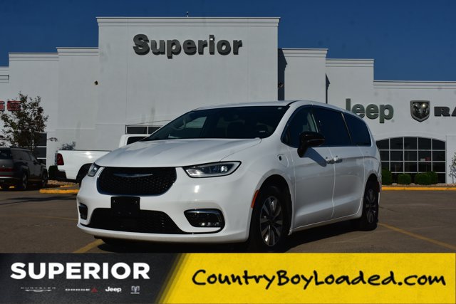 Used 2024 Chrysler Pacifica Limited FWD image 1