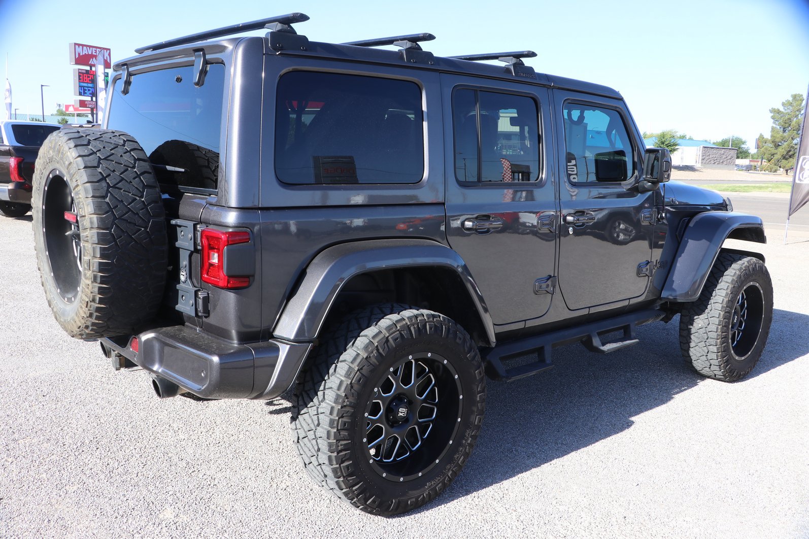 Used 2020 Jeep Wrangler Unlimited Sahara AWD/4WD image 7