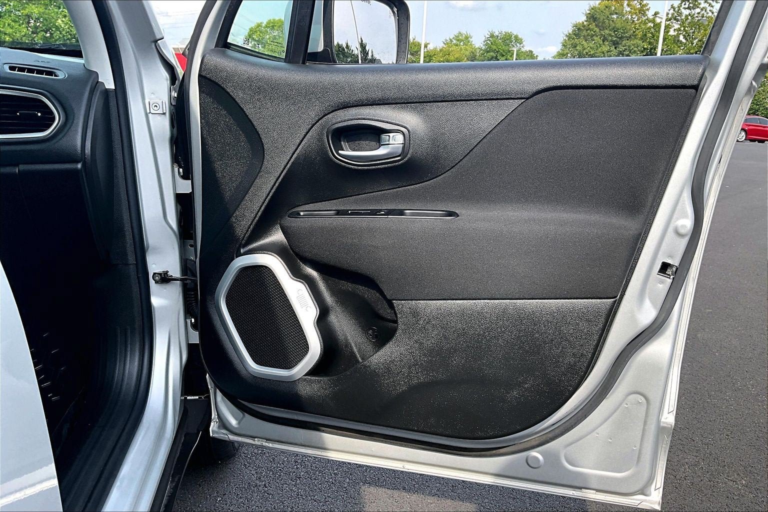 Used 2021 Jeep Renegade Latitude AWD/4WD image 22