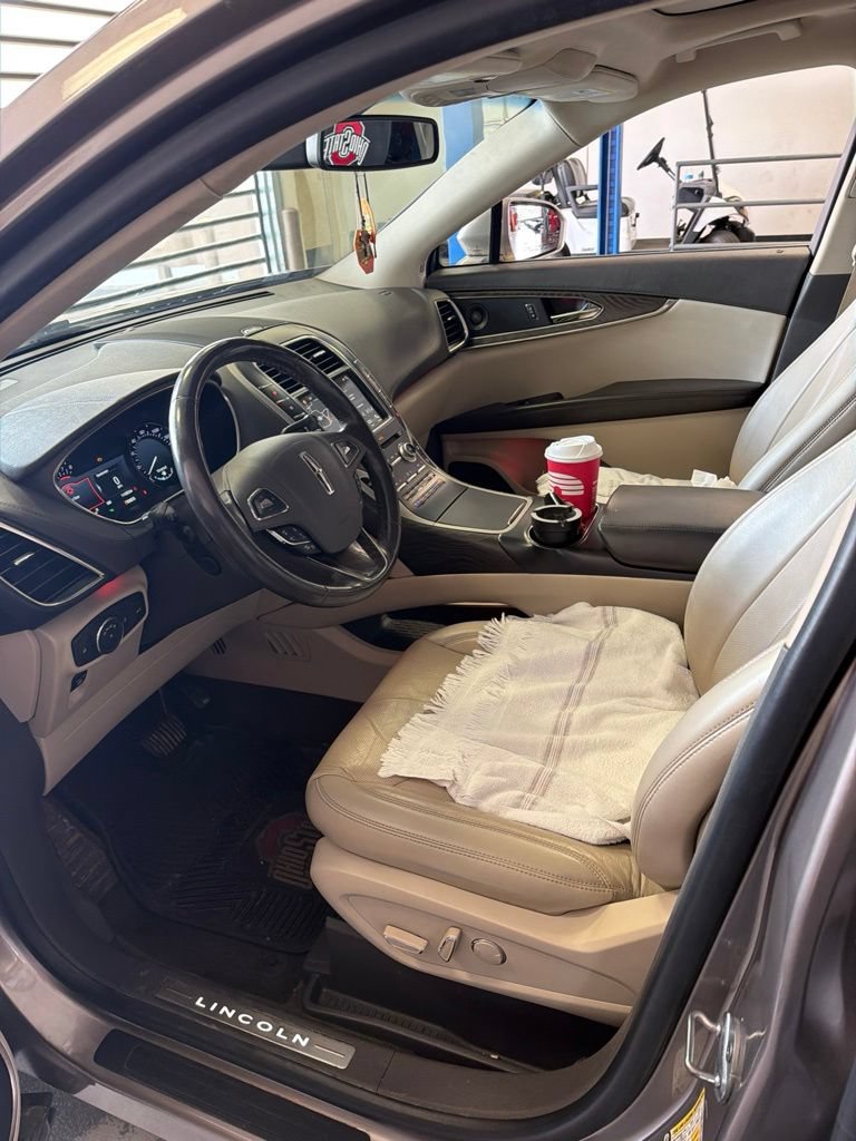 Used 2018 Lincoln MKX Reserve w/ Driver Assistance Package AWD/4WD image 2