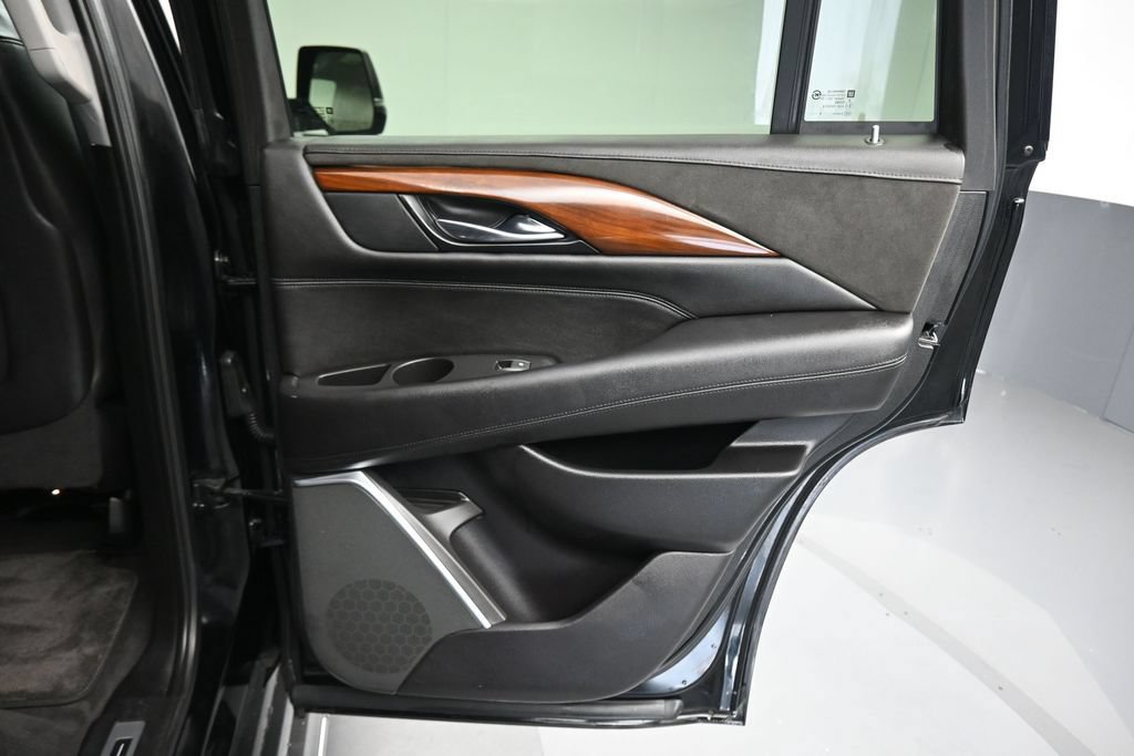 Used 2020 Cadillac Escalade Luxury w/ LPO, Radiant Package AWD/4WD image 45