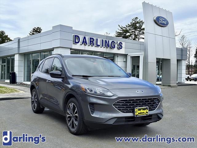 Used 2022 Ford Escape SE w/ SE Sport Appearance Package image 3