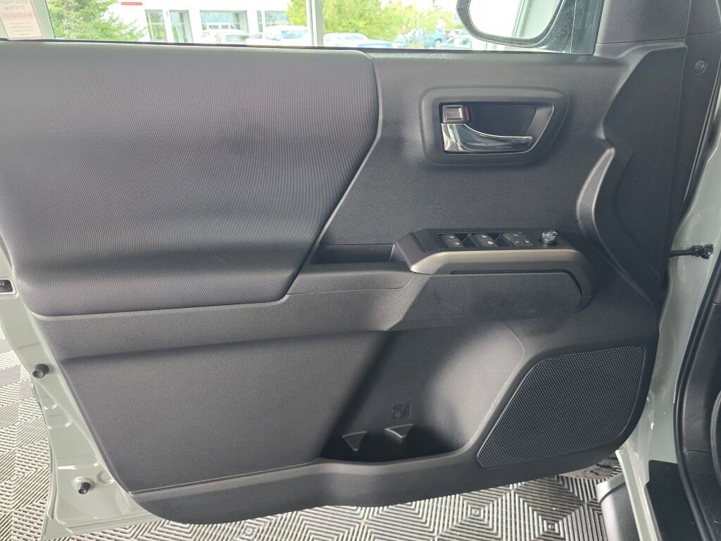 Used 2023 Toyota Tacoma TRD Off-Road w/ TRD Premium Off Road Package image 18