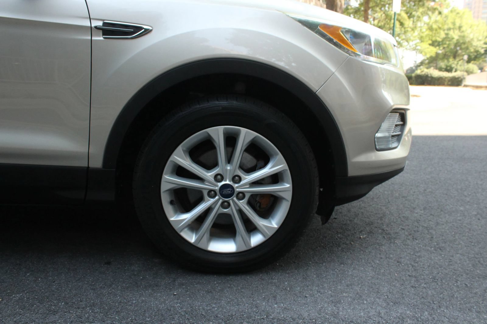 Used 2017 Ford Escape SE w/ SE Cold Weather Package FWD image 4