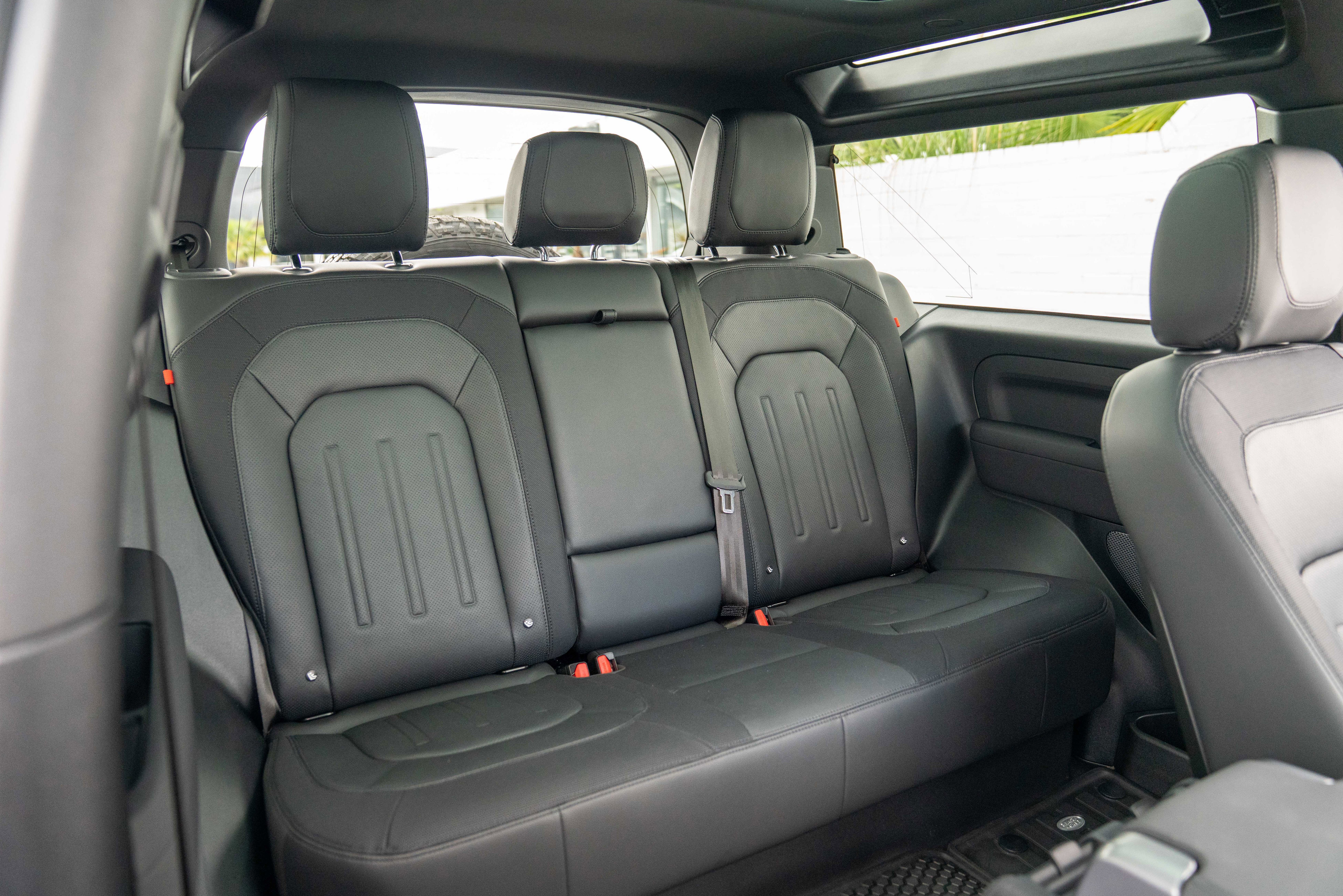 Used 2022 Land Rover Defender 90 X-Dynamic S image 34