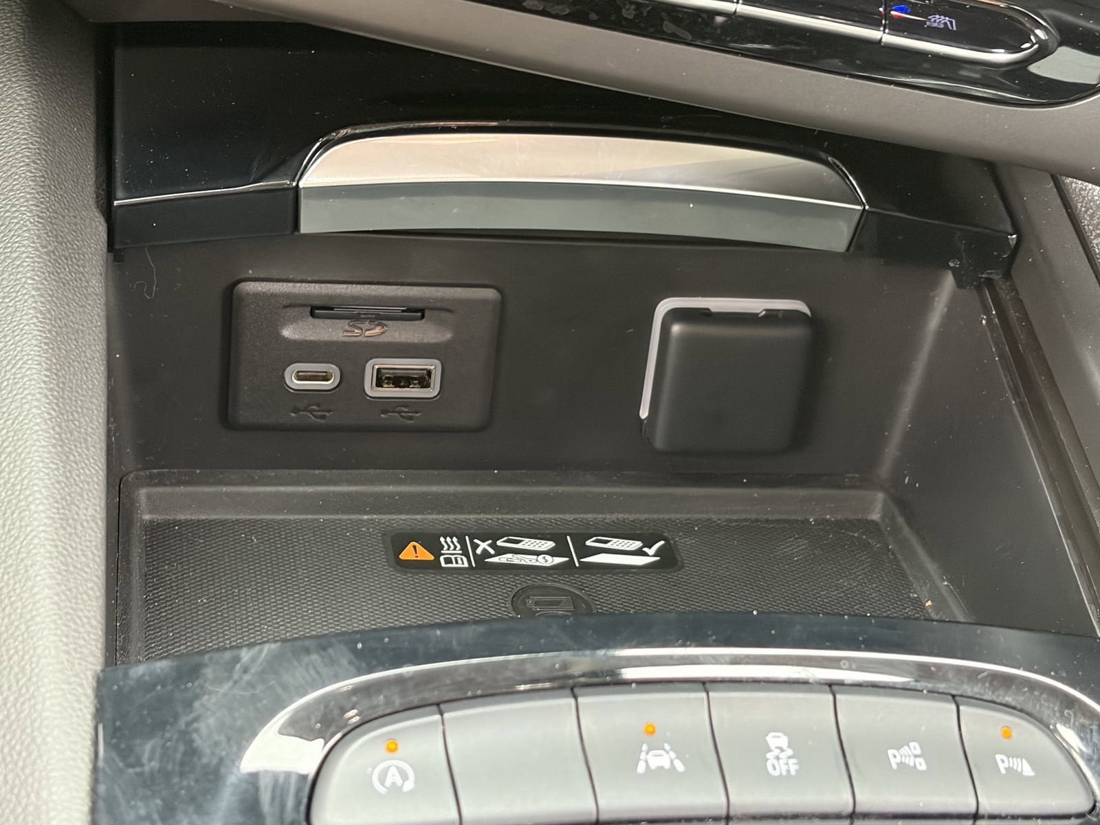 Certified 2021 Buick Envision Avenir w/ Technology Package II FWD image 32