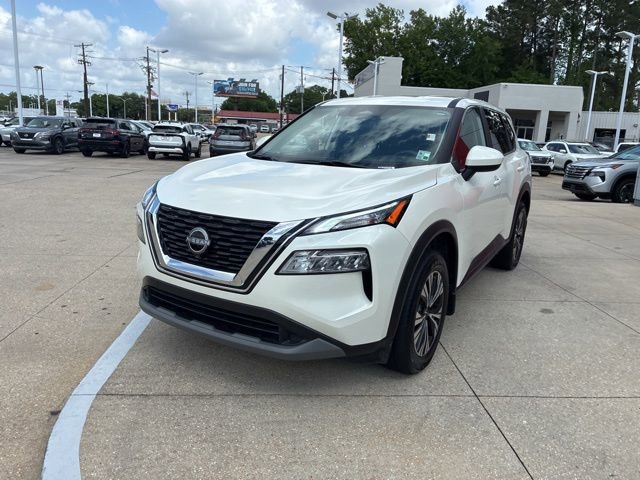 Used 2023 Nissan Rogue SV image 3