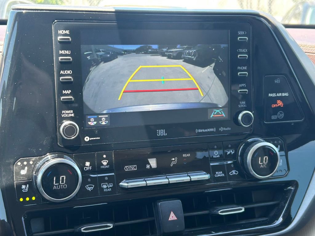 Used 2021 Toyota Highlander Limited FWD image 39