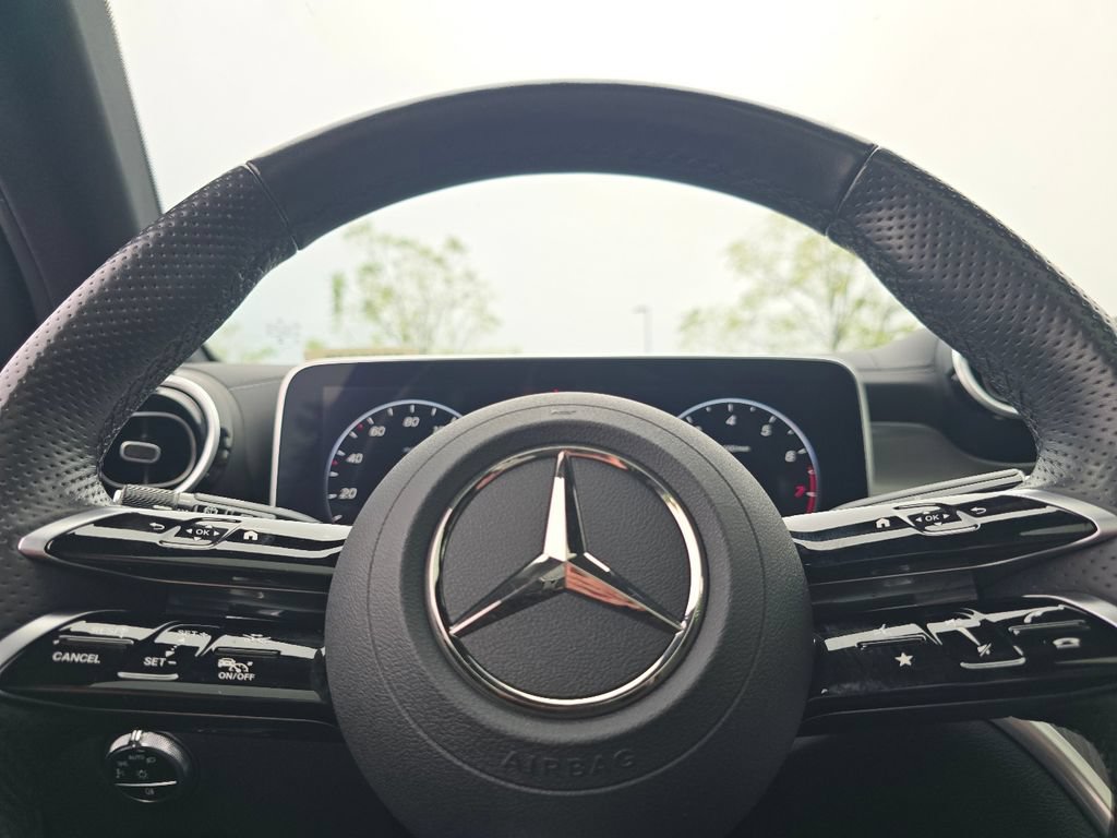 Used 2023 Mercedes-Benz GLC 300 4MATIC image 27