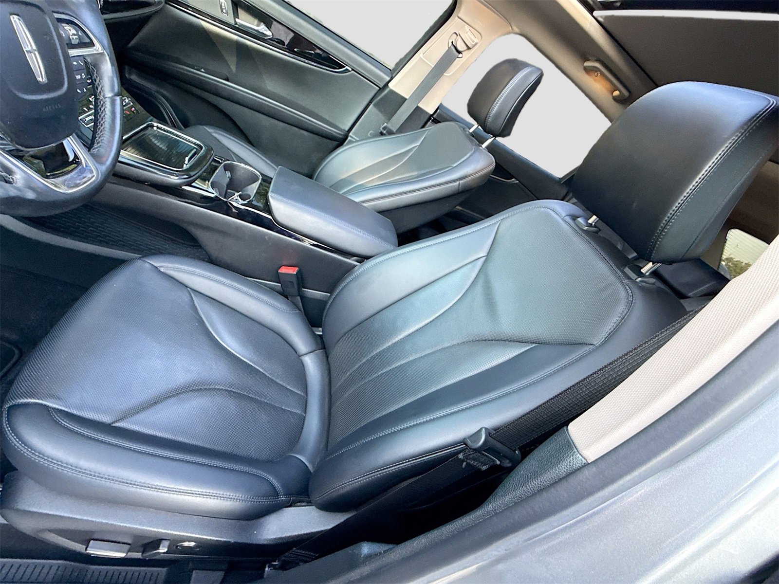 Used 2023 Lincoln Nautilus Reserve image 19