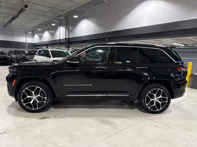 Used 2023 Jeep Grand Cherokee Summit AWD/4WD image 22