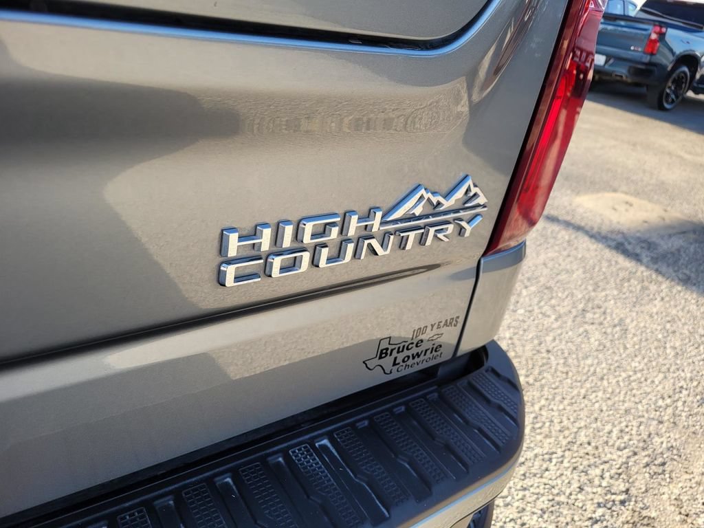 Used 2025 Chevrolet Silverado 1500 High Country AWD/4WD image 12