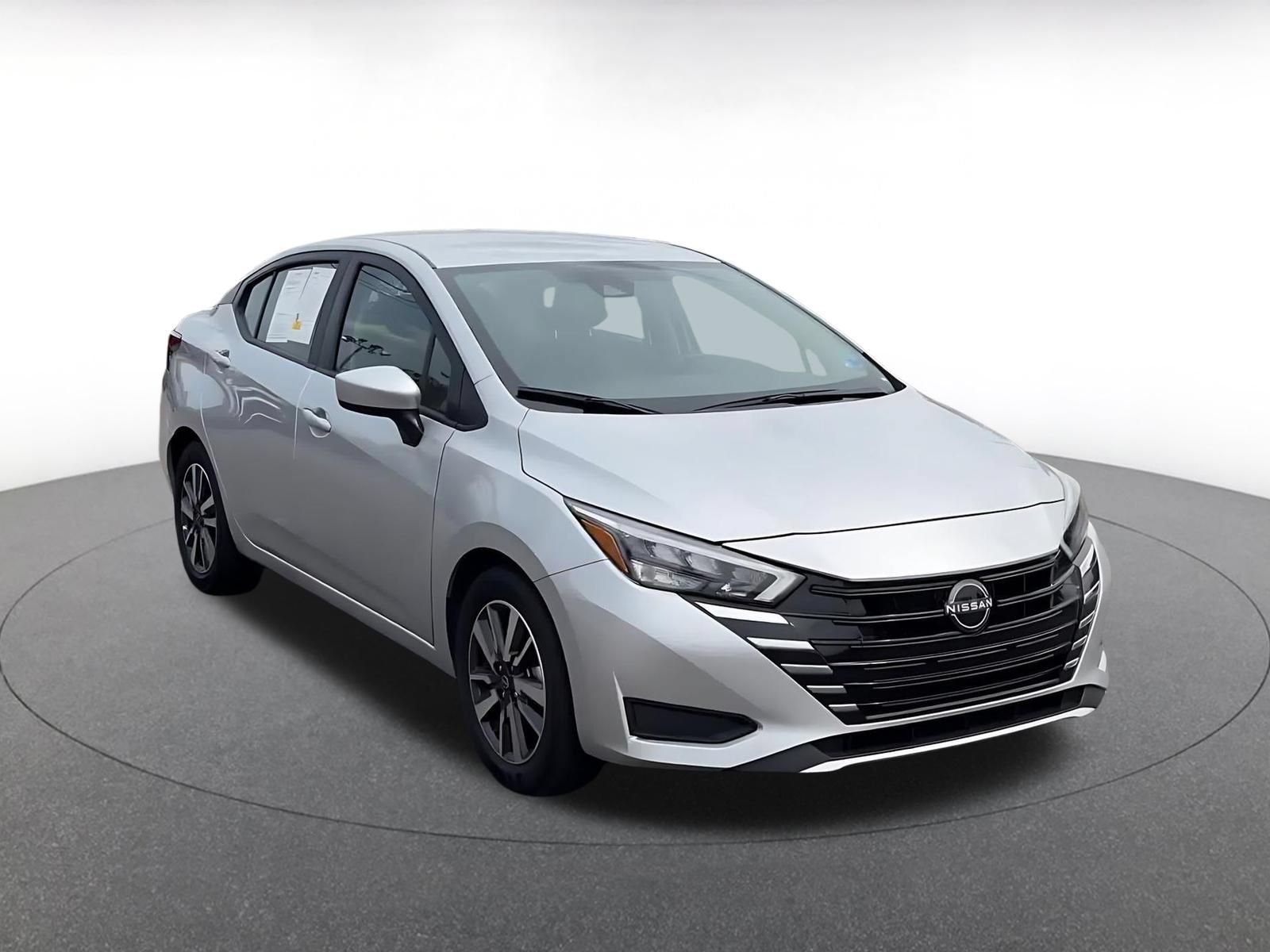 Used 2025 Nissan Versa SV FWD image 3