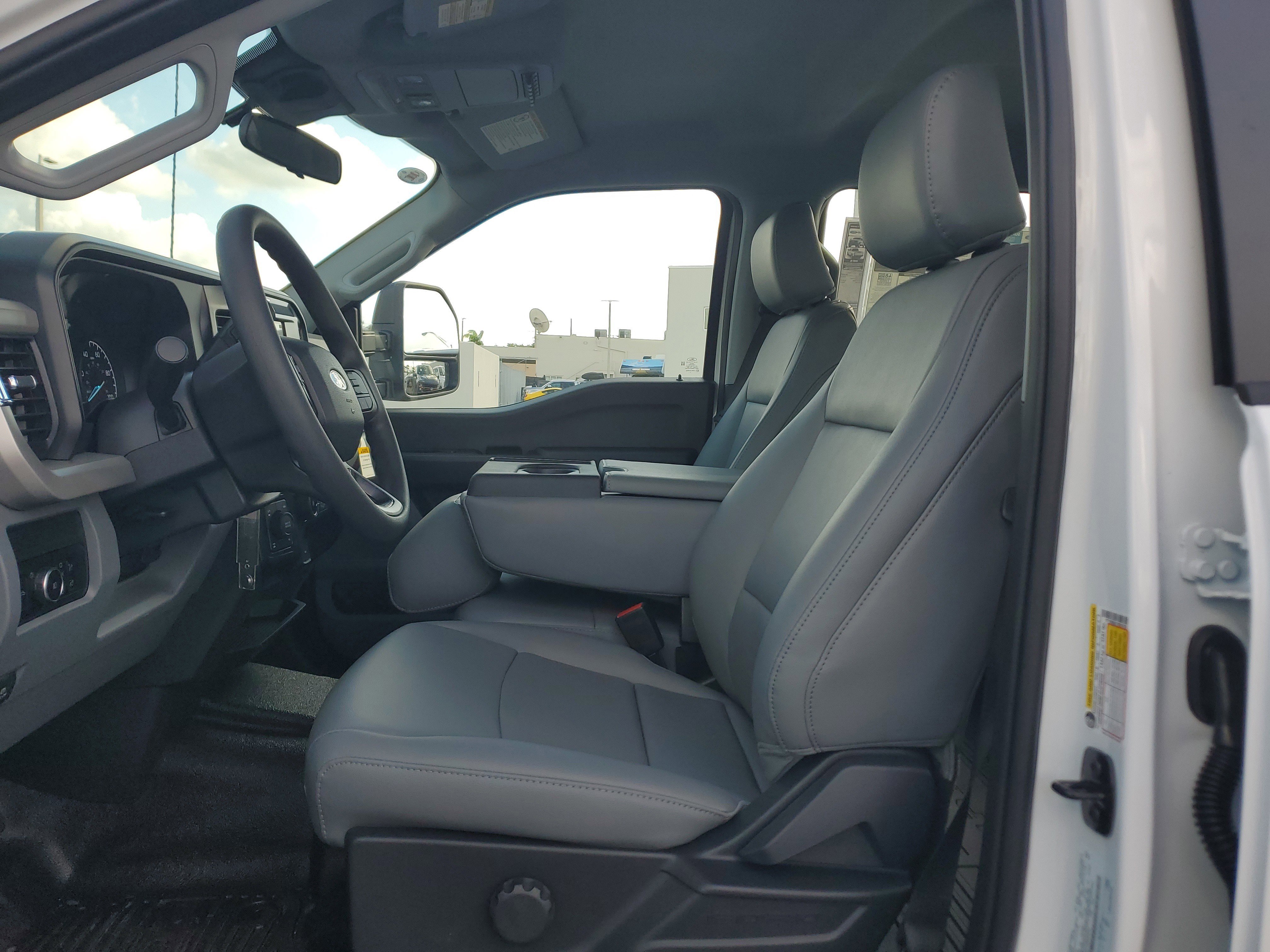 New 2026 Ford F250 XL w/ XL Chrome Package image 10