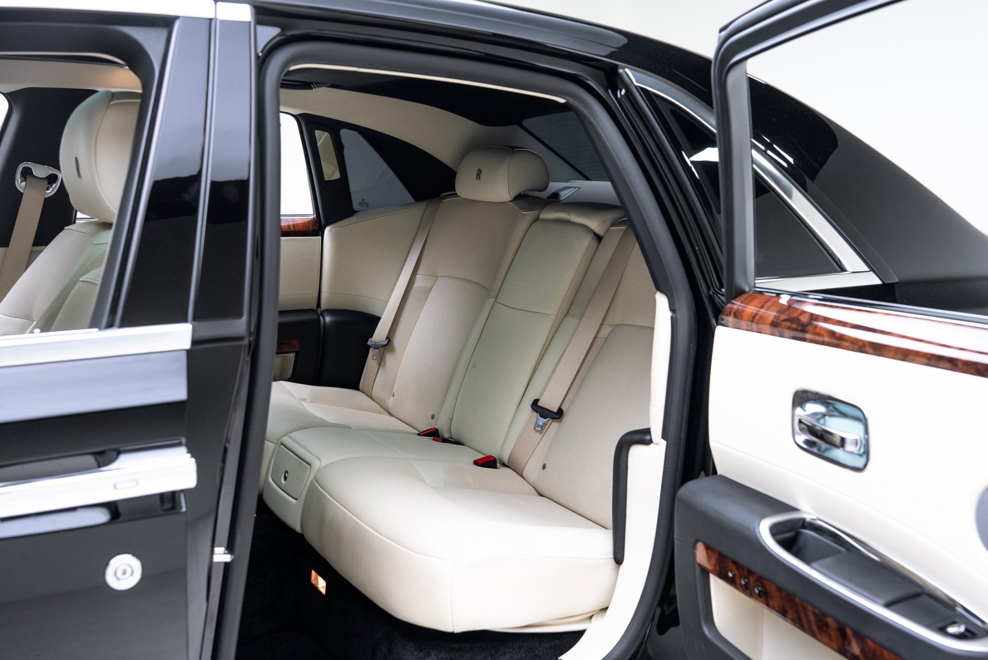 Used 2012 Rolls-Royce Ghost image 18