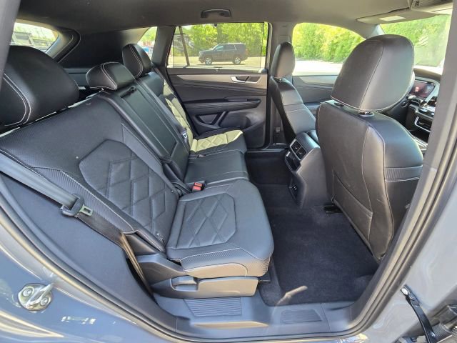 Used 2024 Volkswagen Atlas Cross Sport SE AWD/4WD image 14