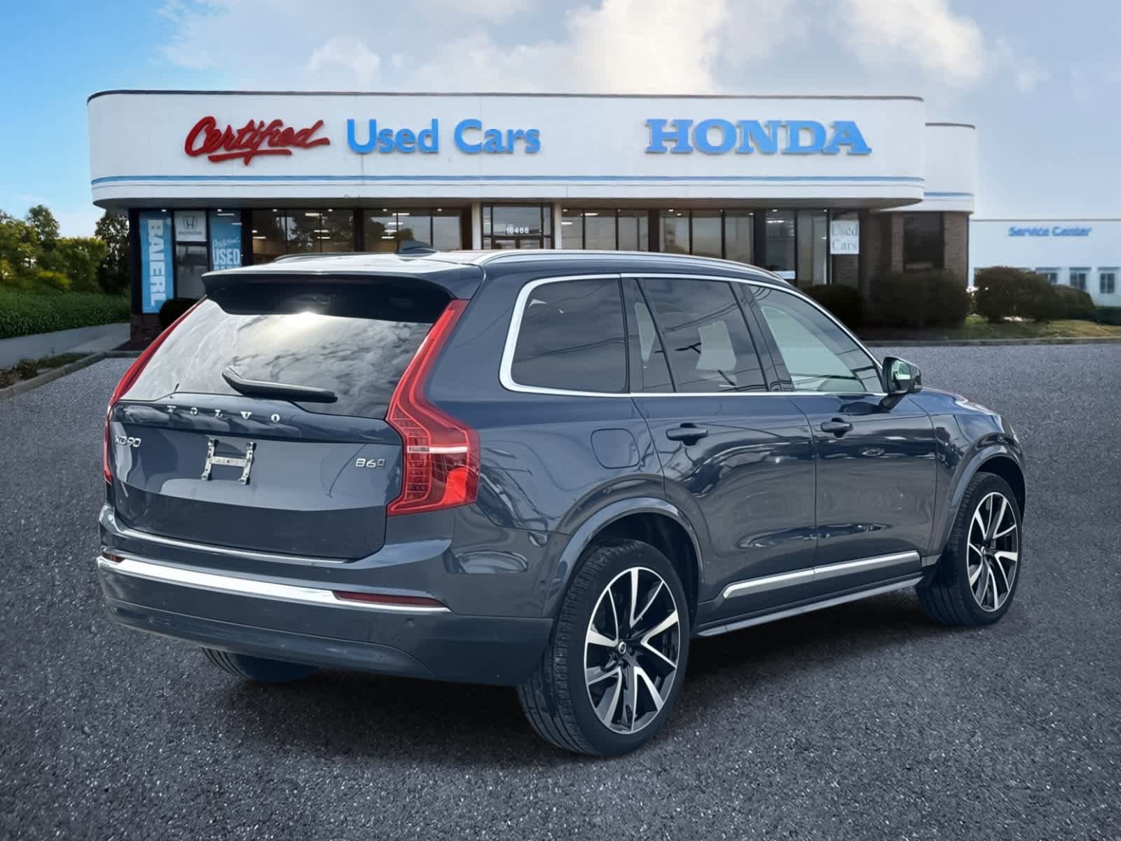 Used 2023 Volvo XC90 B6 Plus w/ Protection Package image 6