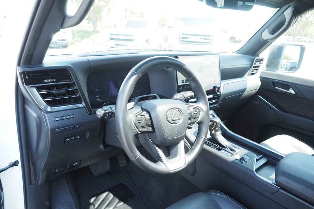 Used 2024 Lexus GX 550 w/ Cold Area Package AWD/4WD image 13