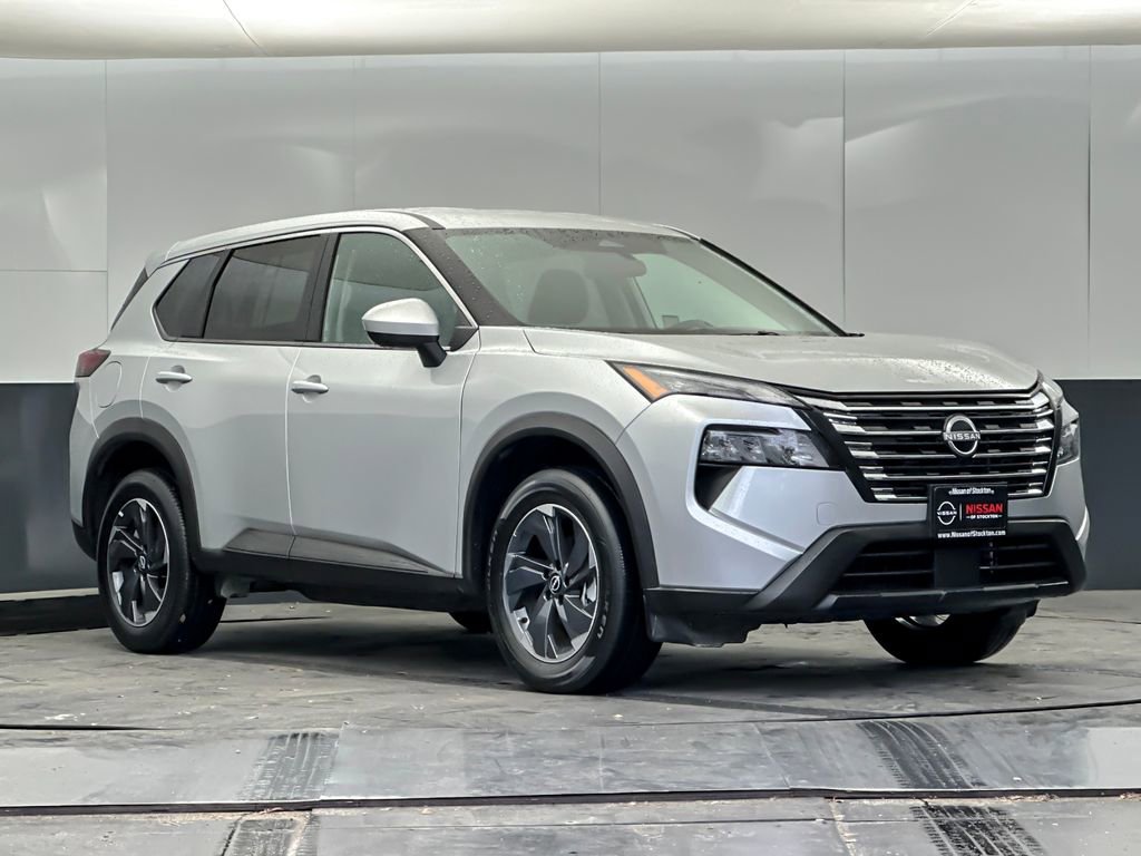 Used 2025 Nissan Rogue SV image 1