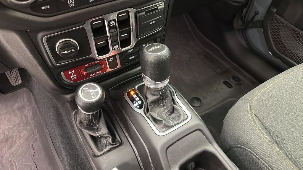 Used 2024 Jeep Gladiator Sport AWD/4WD image 25