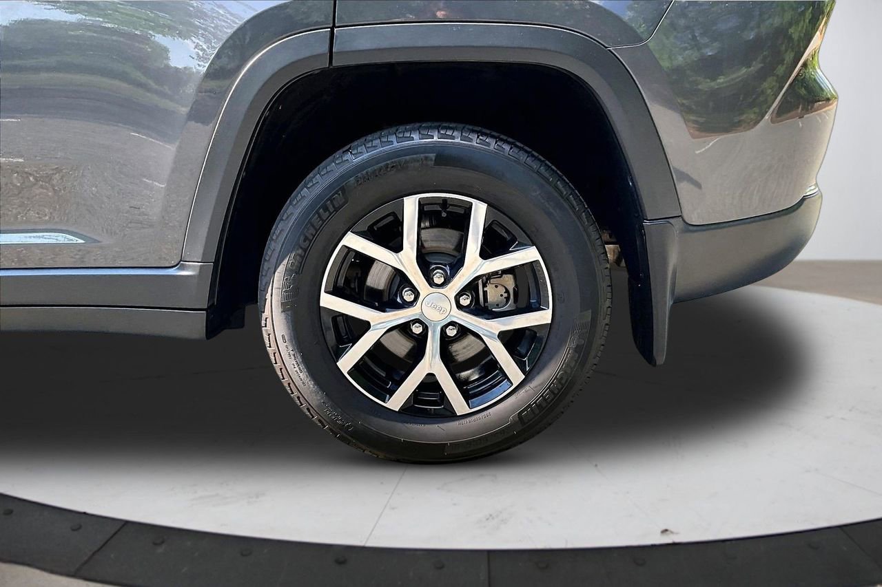 Certified 2023 Jeep Grand Cherokee Limited w/ MOPAR Finishing Package AWD/4WD image 35