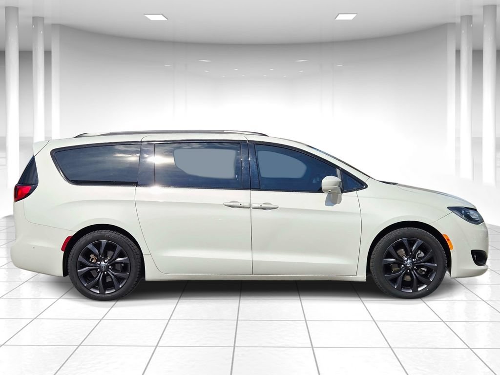Used 2019 Chrysler Pacifica Touring-L Plus w/ Advanced Safetytec Group FWD image 2