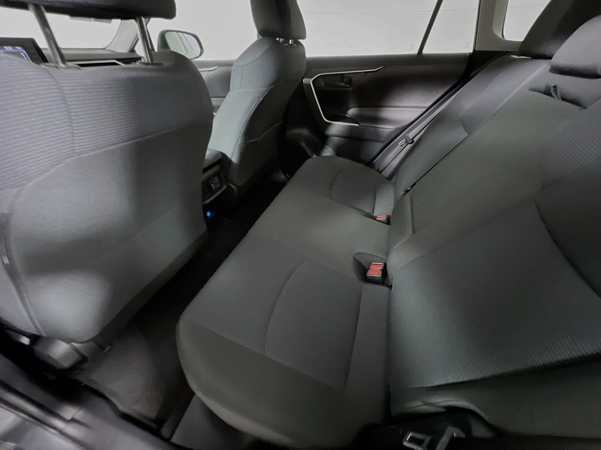 Used 2022 Toyota RAV4 LE image 28