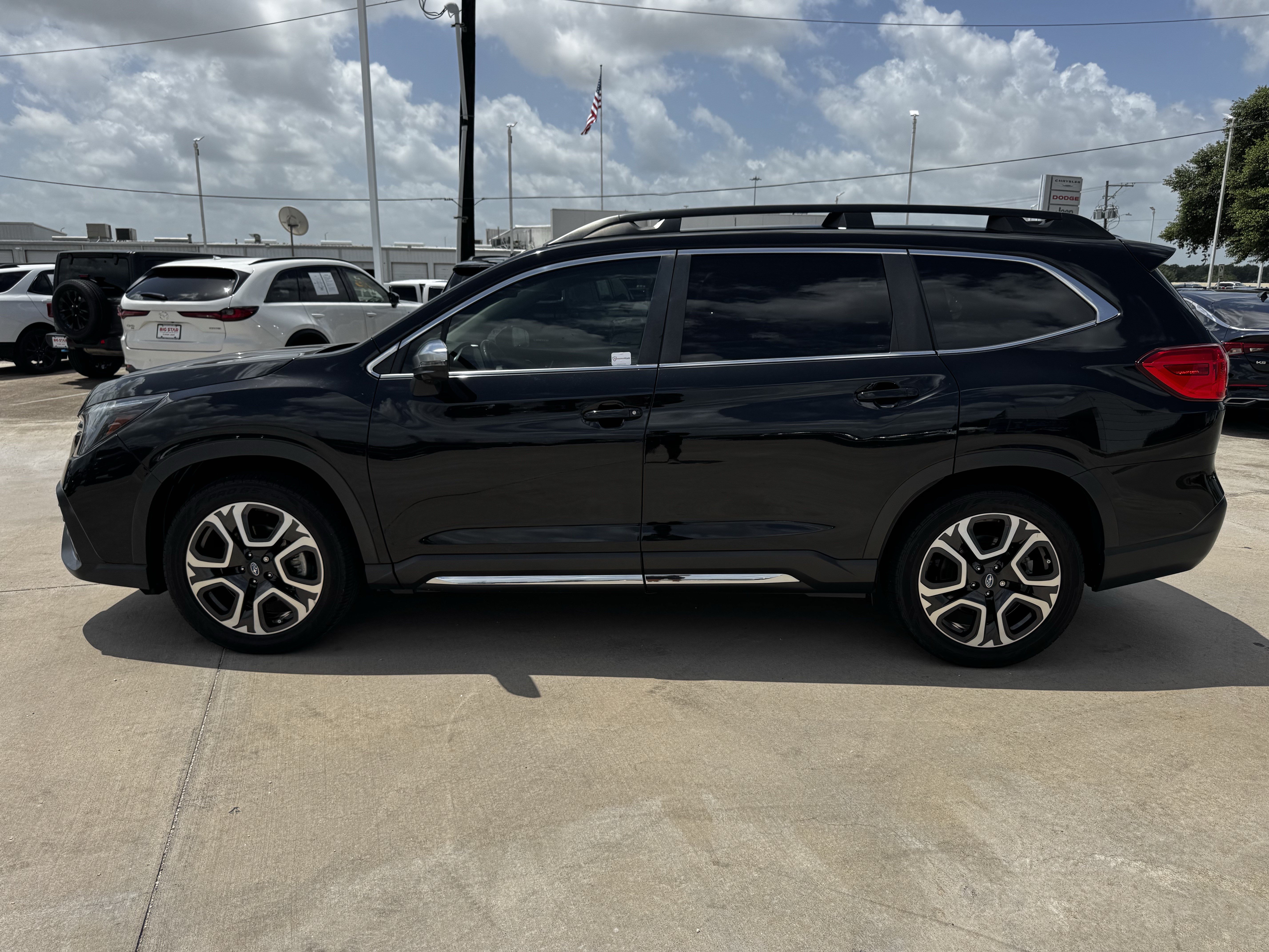 Used 2023 Subaru Ascent Limited w/ Technology Package AWD/4WD image 7