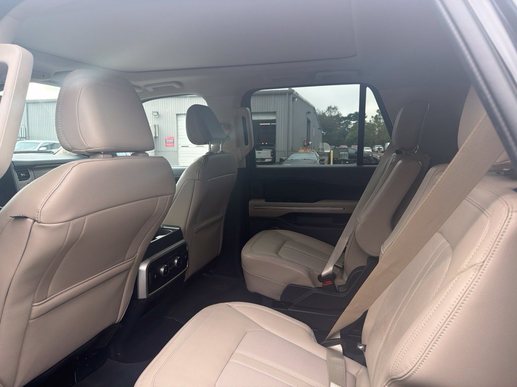 Used 2023 Ford Expedition Limited AWD/4WD image 10