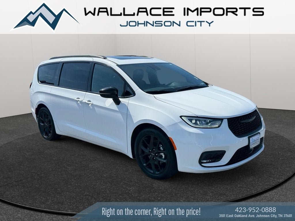 Used 2025 Chrysler Pacifica Limited FWD image 7