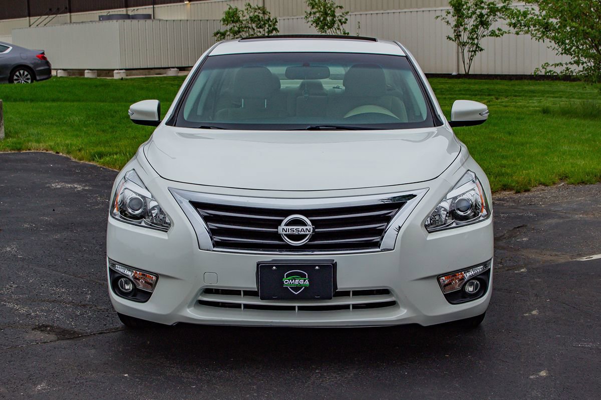 Used 2015 Nissan Altima 2.5 SL w/ Technology Package FWD image 2