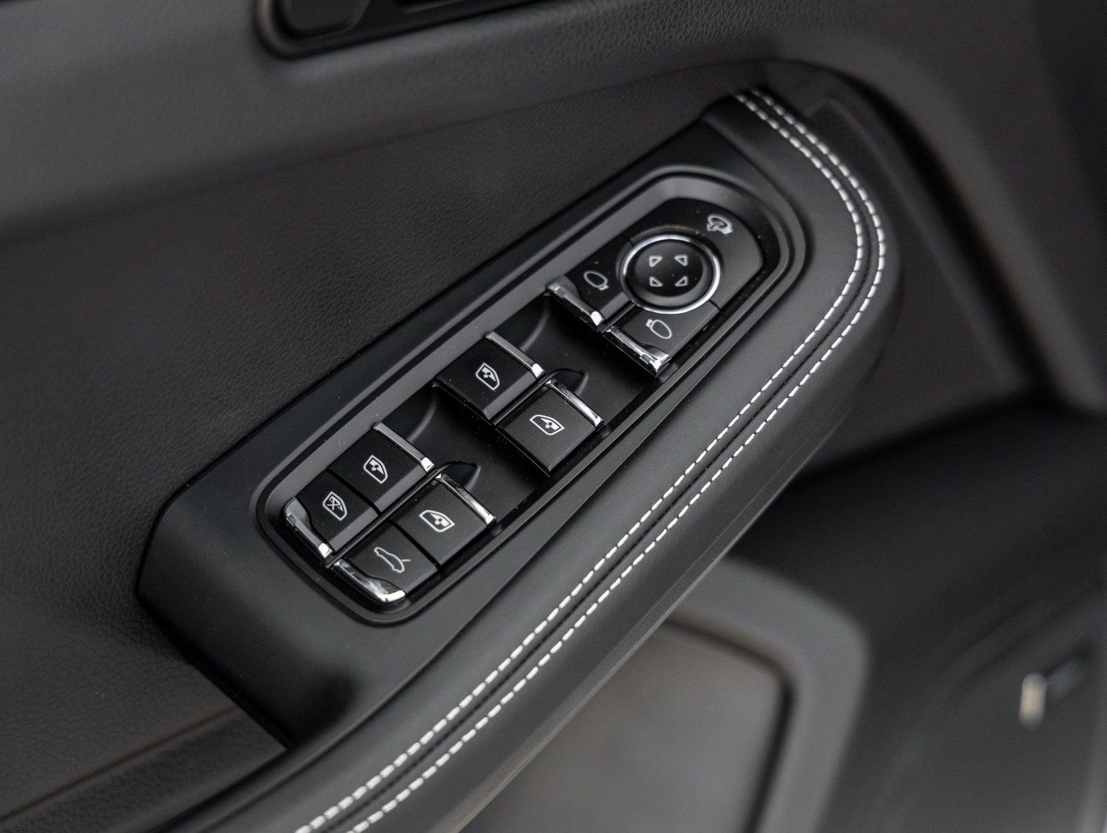 New 2026 Porsche Macan Turbo image 23