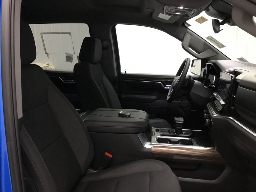 Used 2025 Chevrolet Silverado 1500 LT Trail Boss w/ Convenience Package II image 39