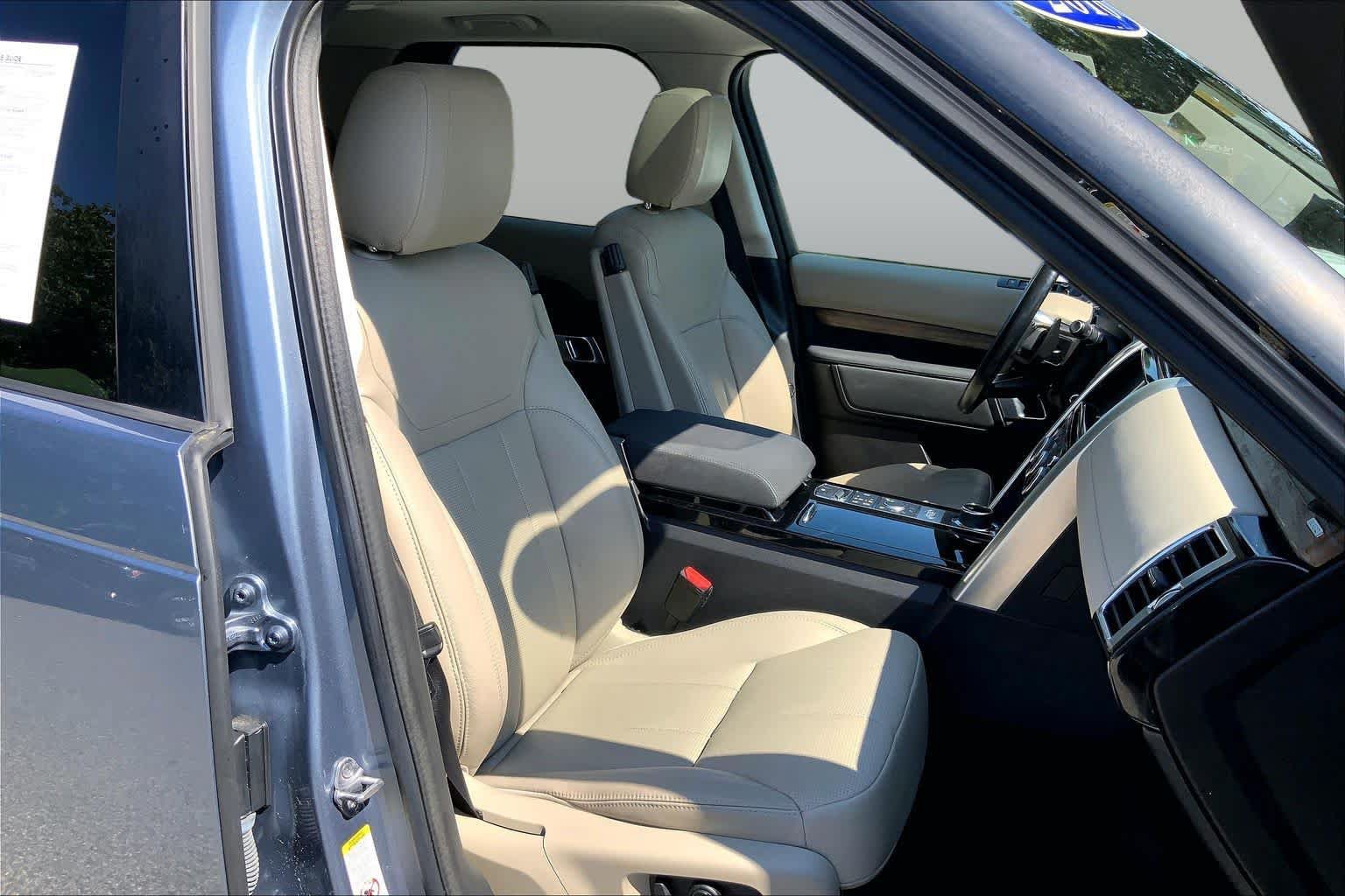 Used 2018 Land Rover Discovery HSE AWD/4WD image 8