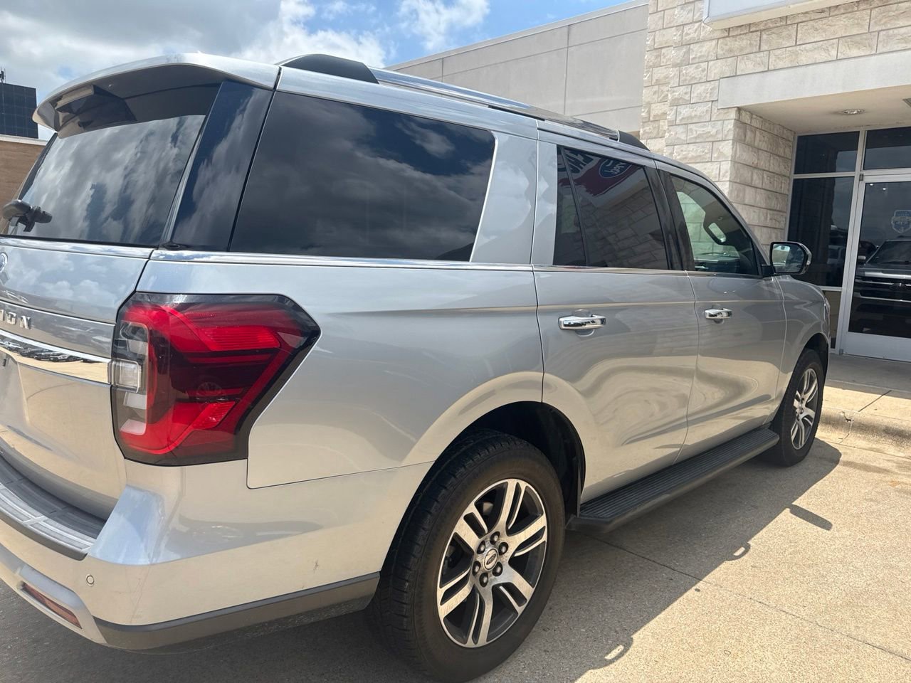 Used 2024 Ford Expedition Limited RWD image 5