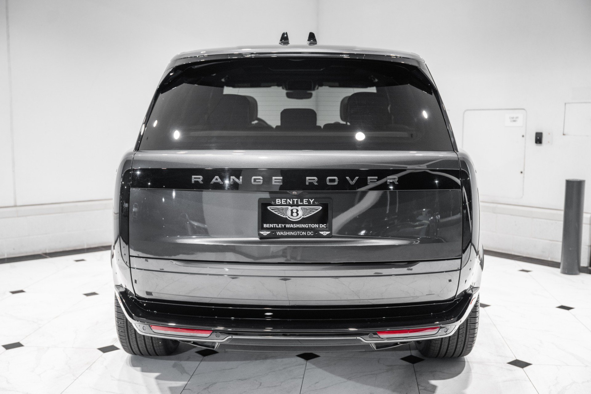 Used 2026 Land Rover Range Rover SE AWD/4WD image 8