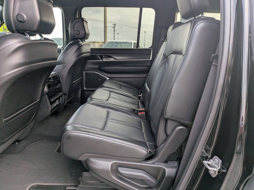 Used 2024 Jeep Wagoneer Series II w/ Flexible Seating Group image 14