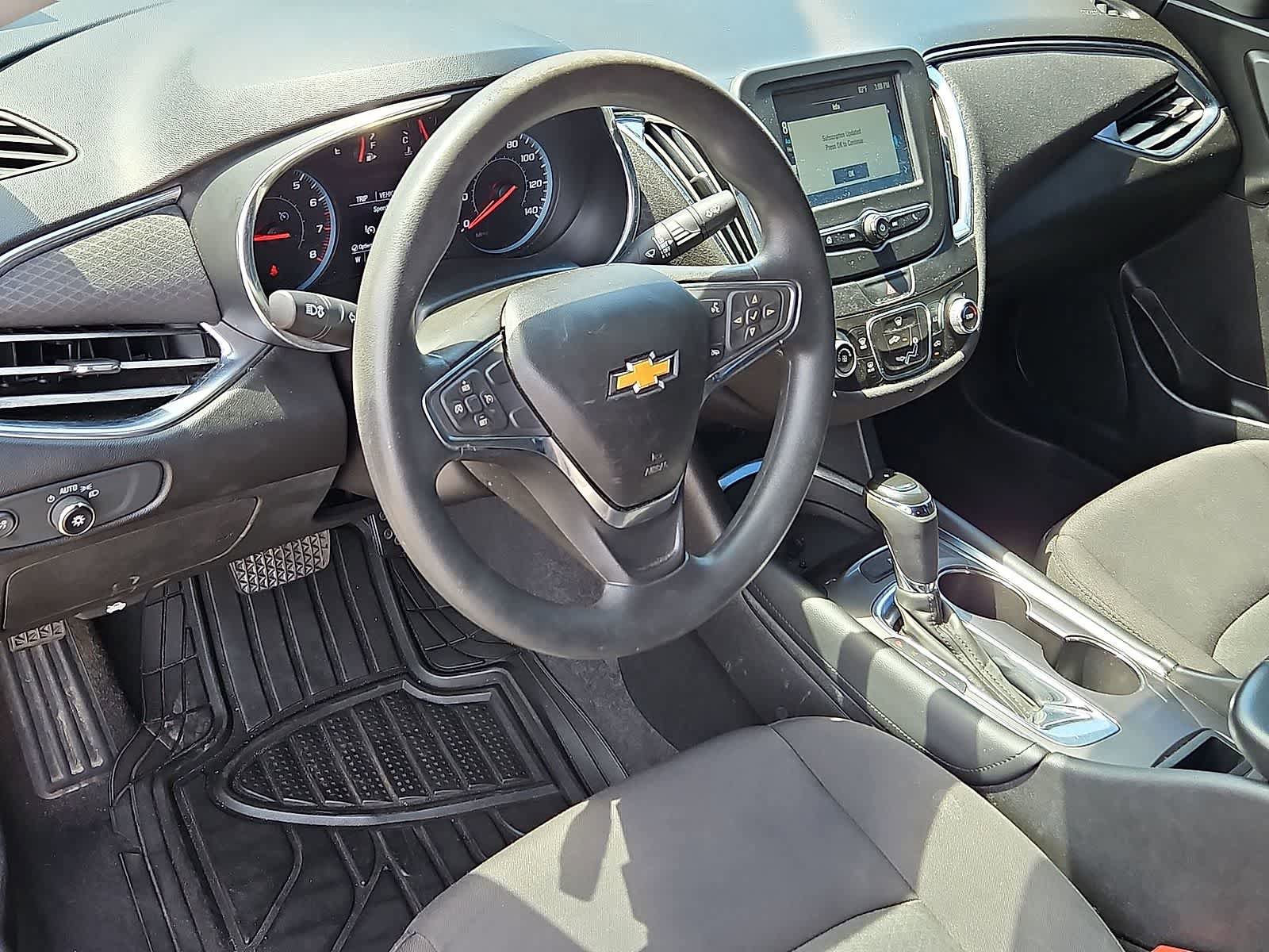 Used 2017 Chevrolet Malibu LT FWD image 16