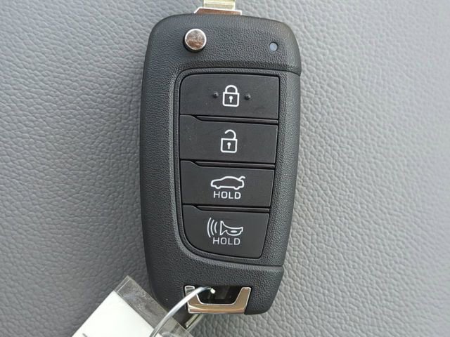 Used 2025 Hyundai Elantra SE image 24