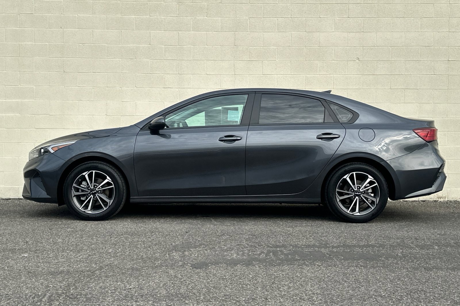 Used 2023 Kia Forte LXS w/ LXS Technology Package image 7