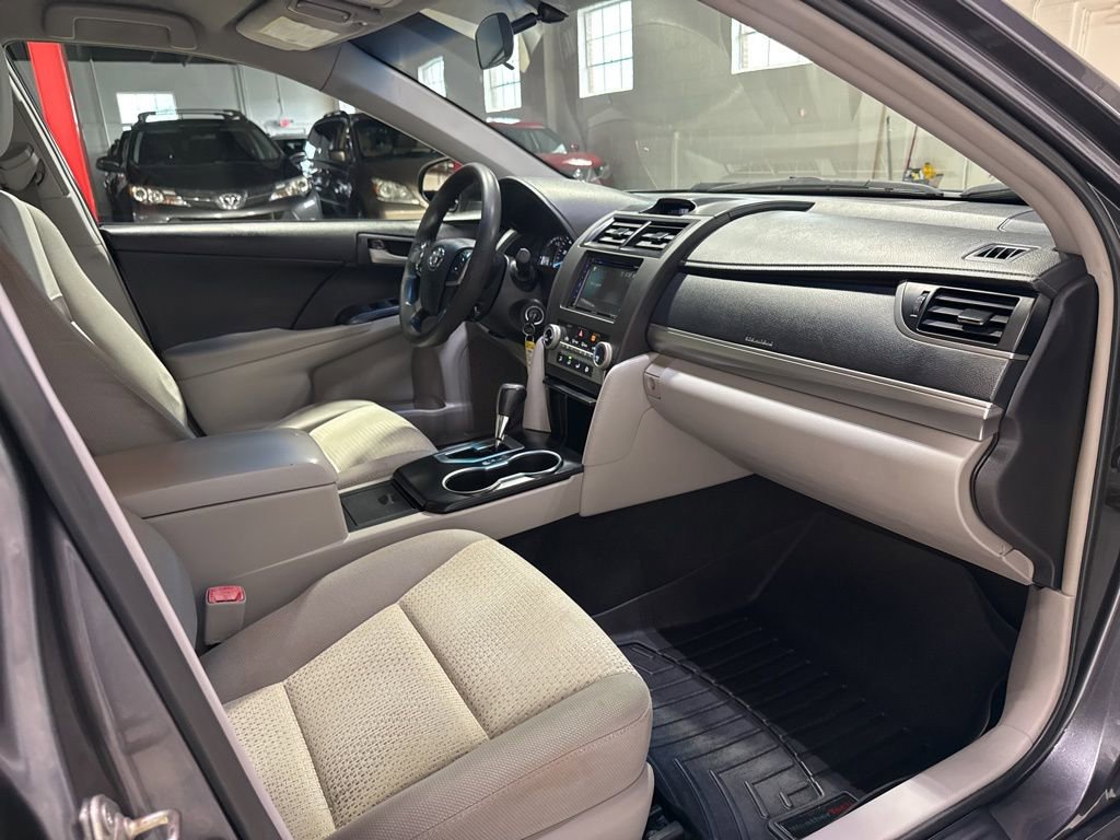 Used 2014 Toyota Camry LE FWD image 36