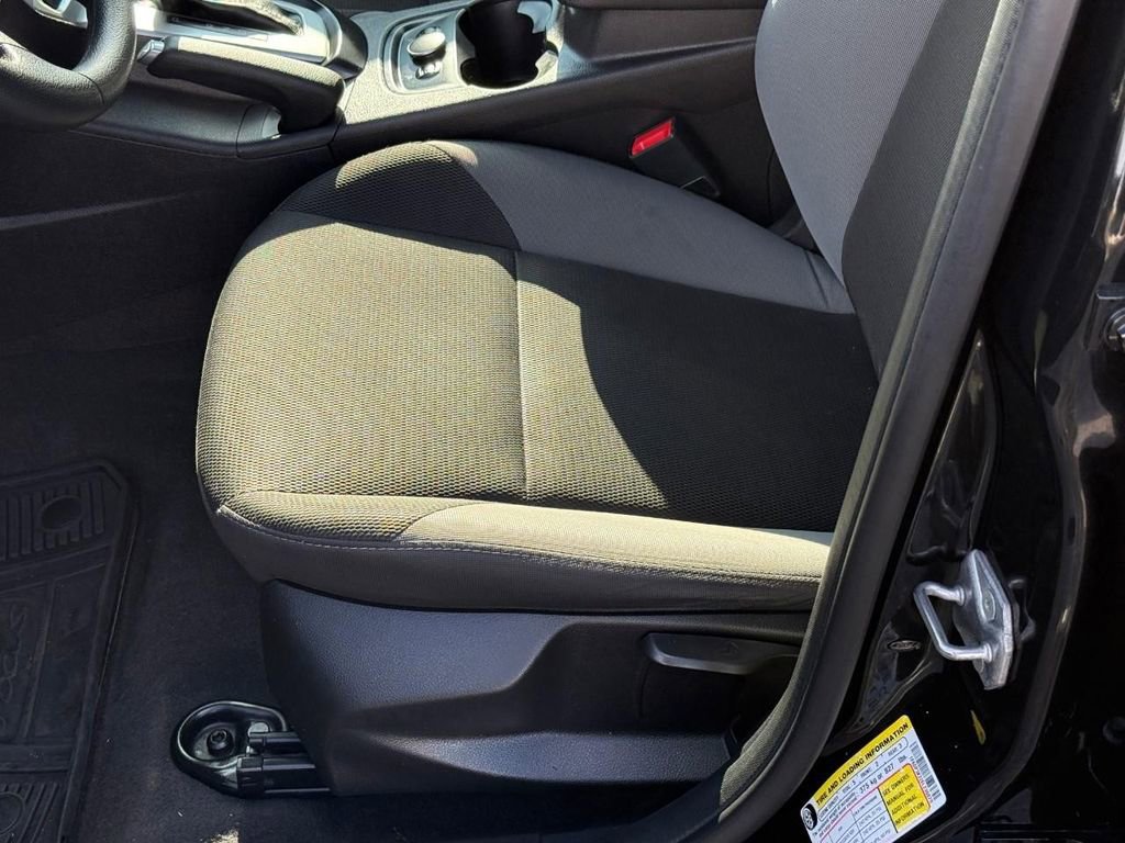 Used 2014 Ford Focus SE w/ SE Winter Package image 17