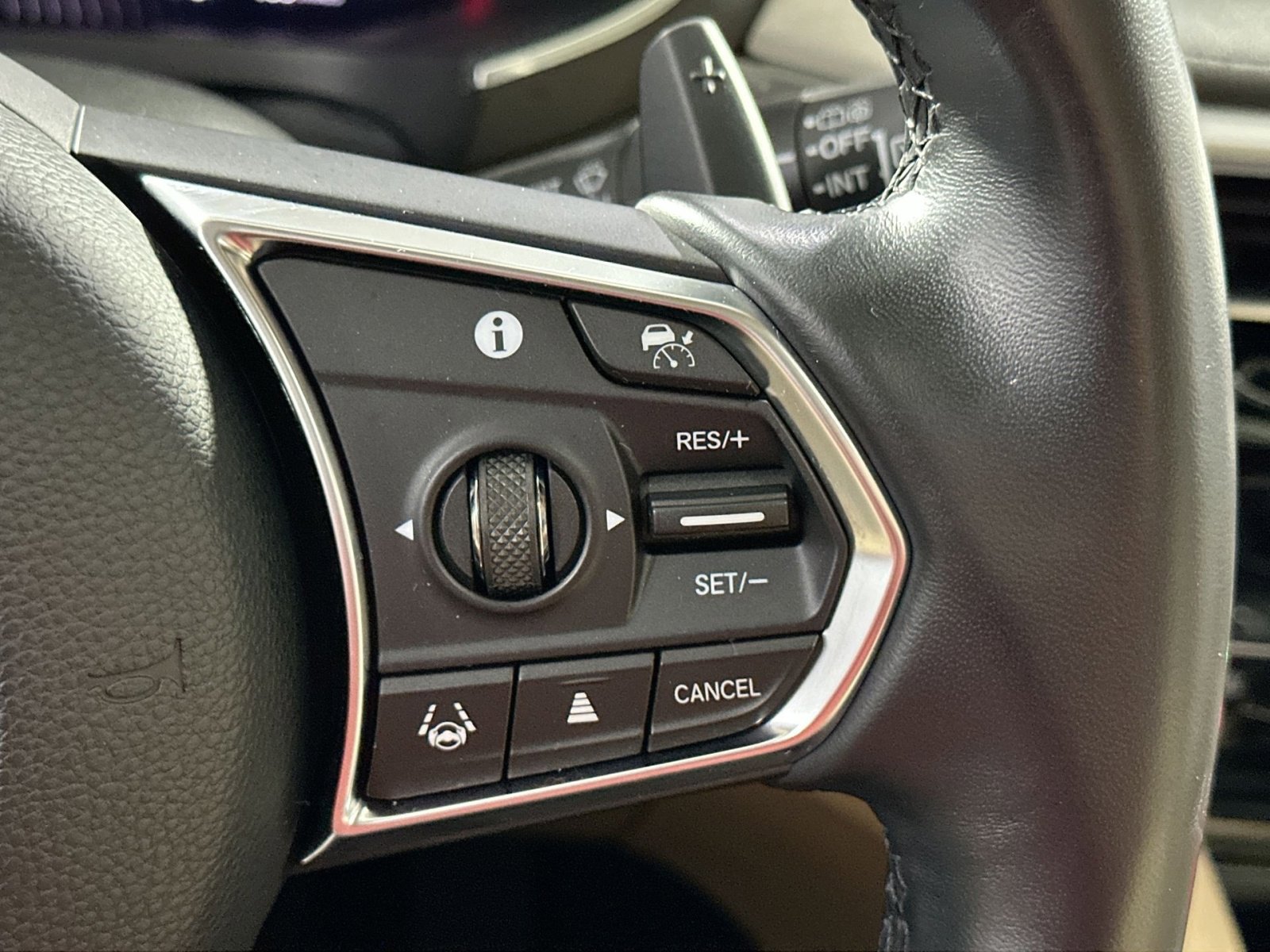 Used 2022 Acura MDX SH-AWD w/ Technology Package image 21