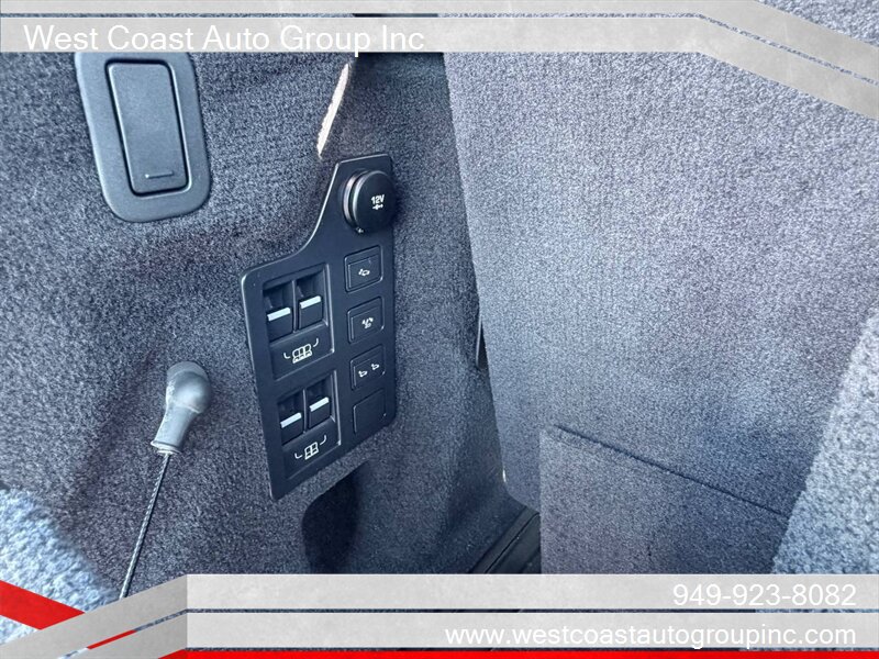 Used 2018 Land Rover Discovery HSE Luxury AWD/4WD image 17