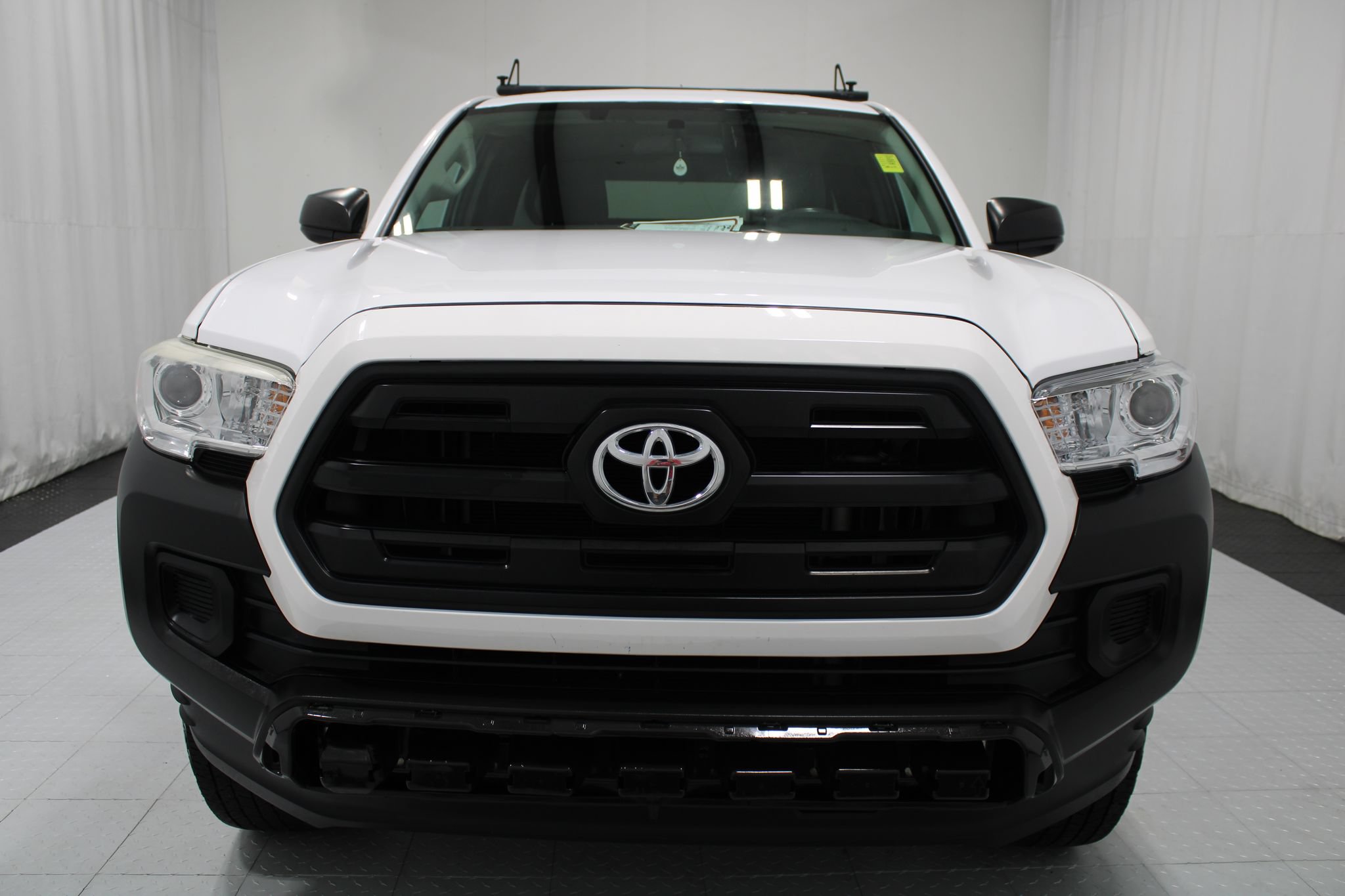 Used 2017 Toyota Tacoma SR RWD image 3