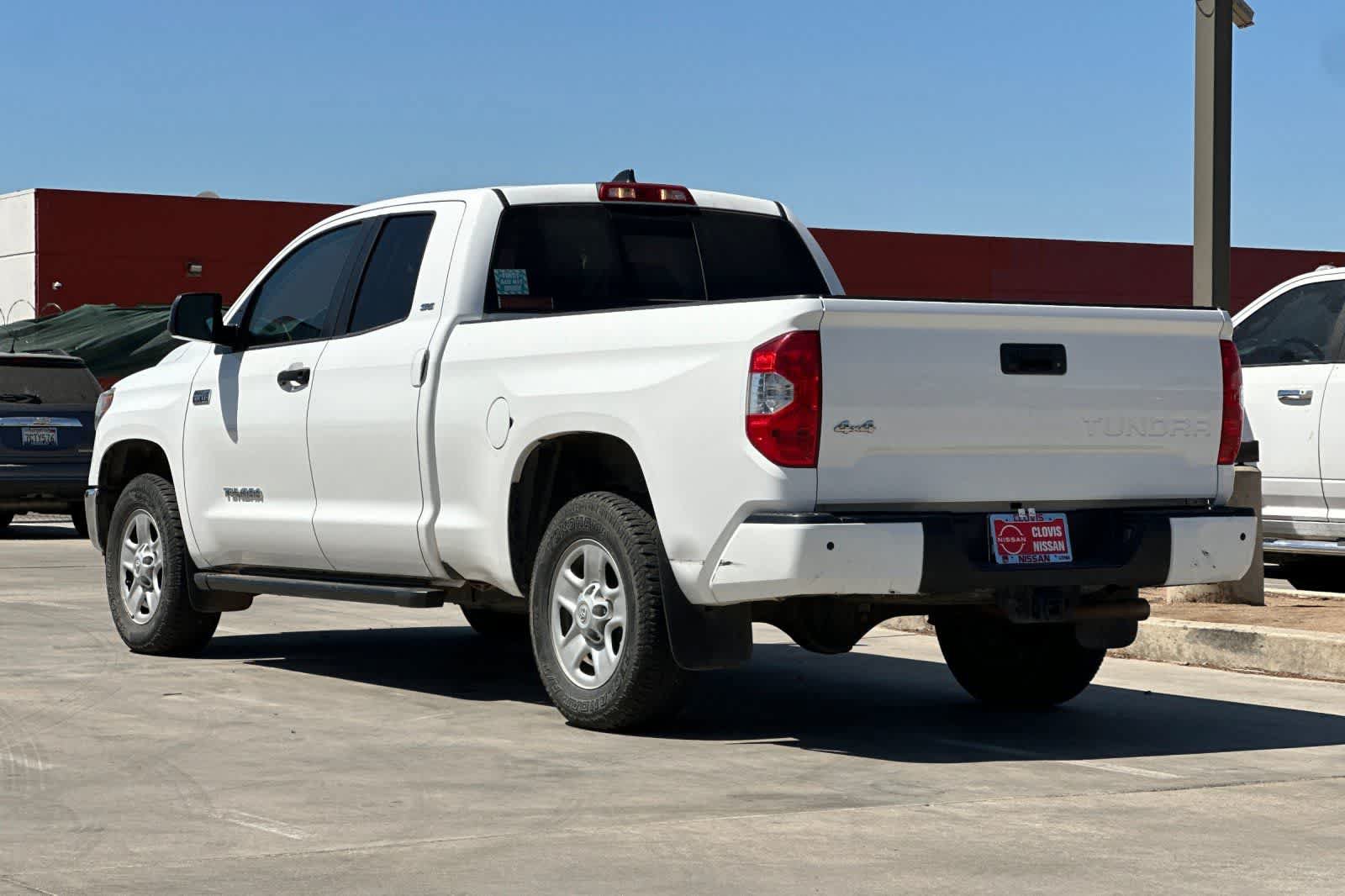 Used 2020 Toyota Tundra SR5 w/ SR5 Convenience Package AWD/4WD image 7
