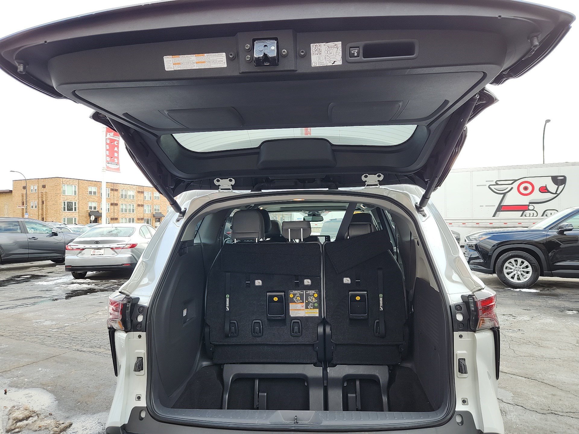 Certified 2023 Toyota Sienna XLE image 27