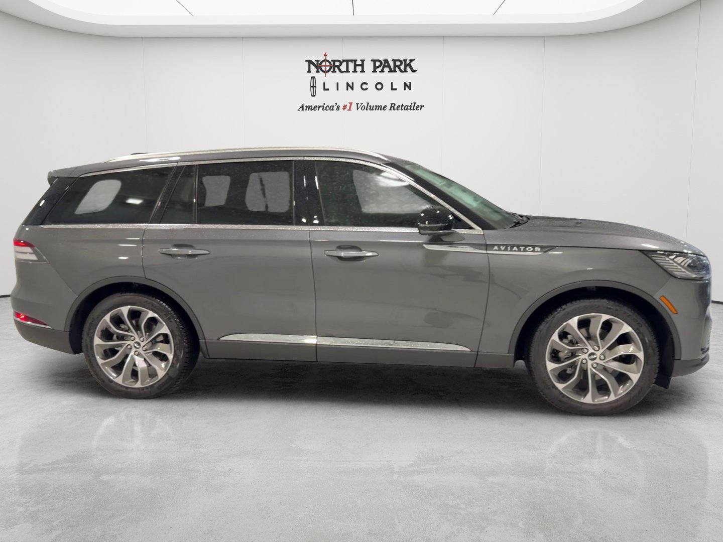 New 2027 Lincoln Aviator 2WD image 6